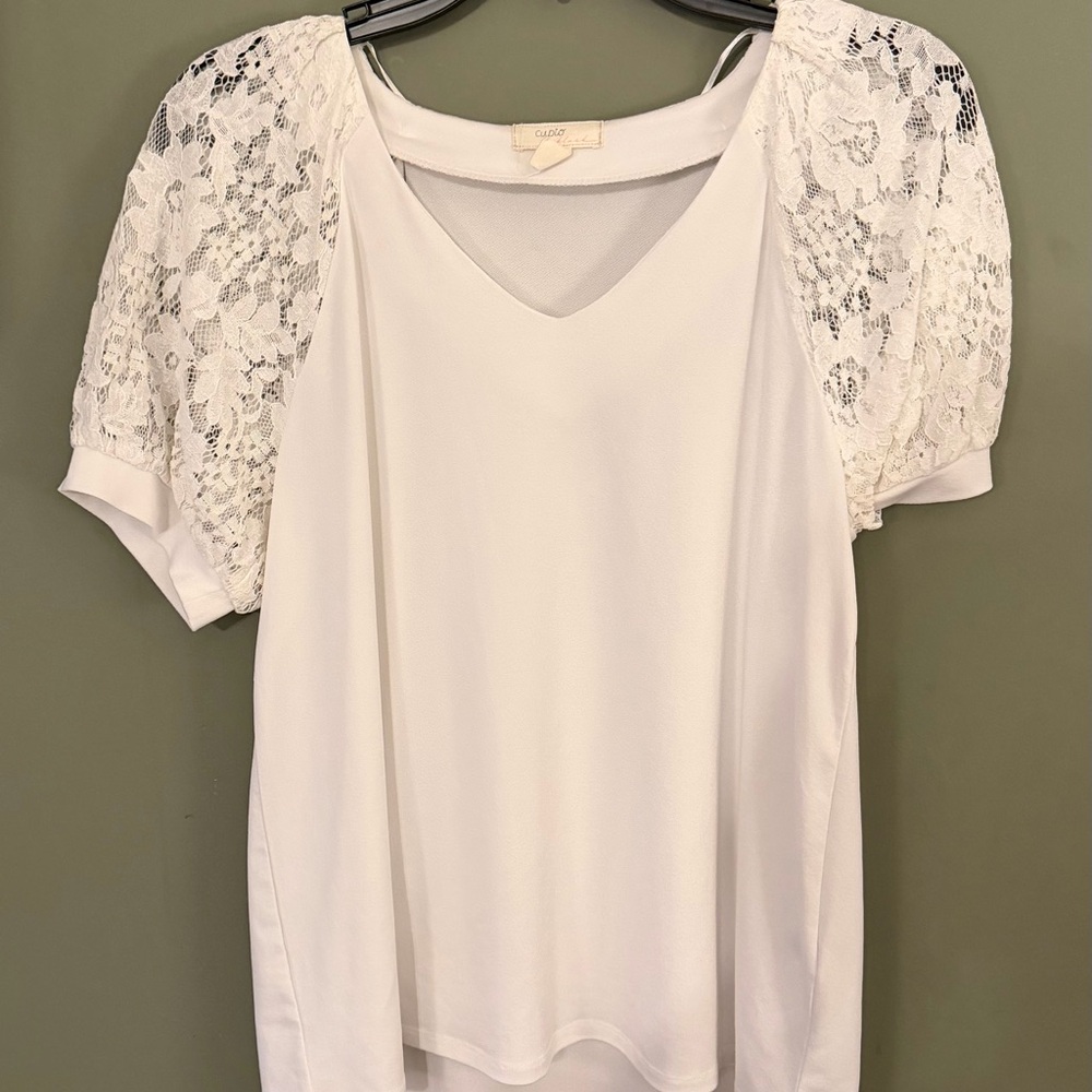 Cupio White V-Neck Top with Lace Short Sleeves